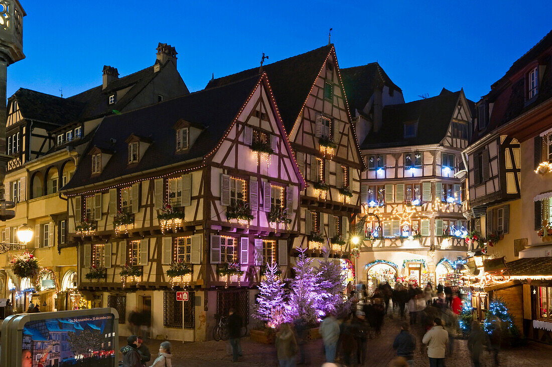 Winterlich weihnachtliche Altstadt, Colmar, Elsass, Frankreich