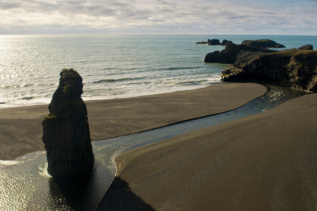 Rocky coast near Vik I Myrdal, Iceland, Scandinavia, Europe