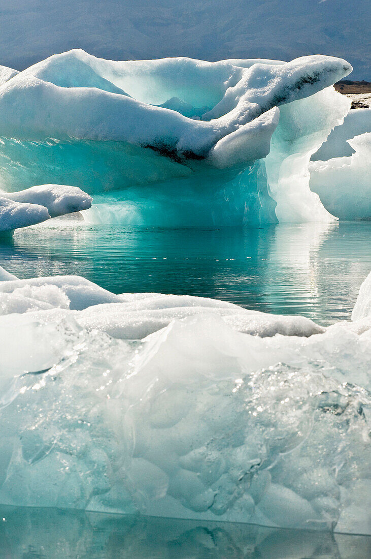 Vielfarbiges Eis am Jökulsarlon, Gletschersee, Island, Skandinavien