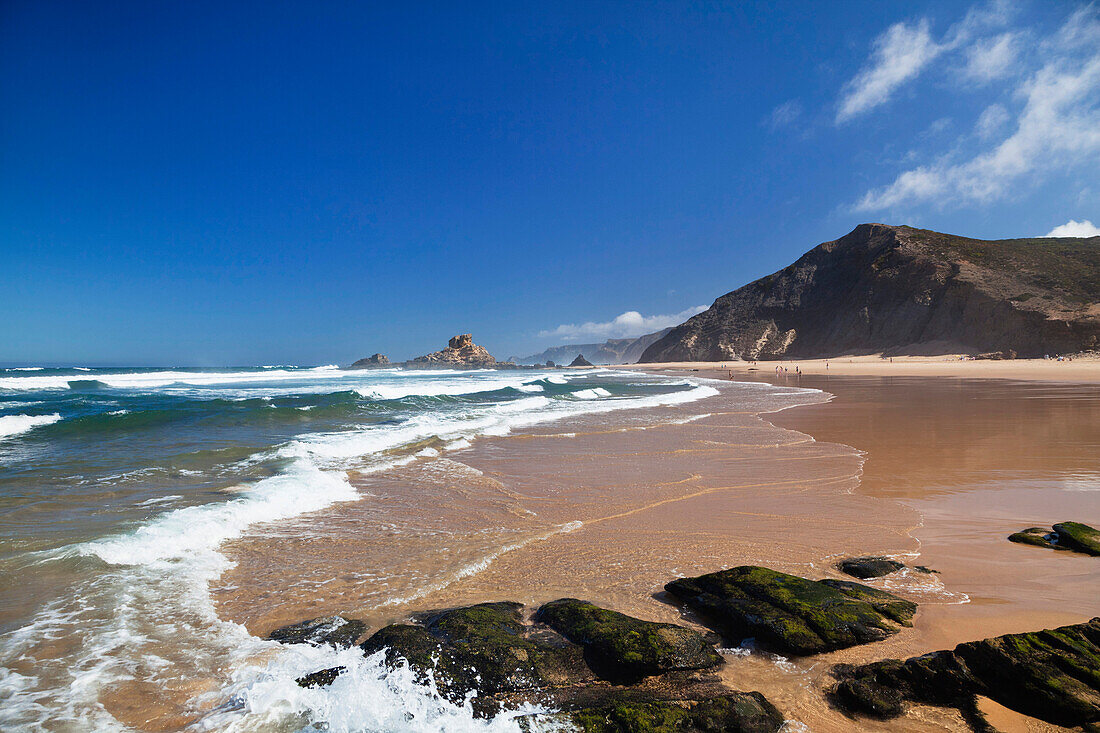 Strand Praia da Castelejo im Sonnenlicht, Atlantikküste, Algarve, Portugal, Europa