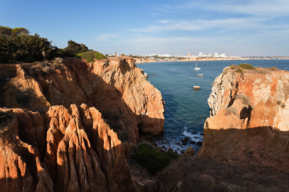 Felsen an der Algarve bei Lagos, Atlantikküste, Portugal, Europa