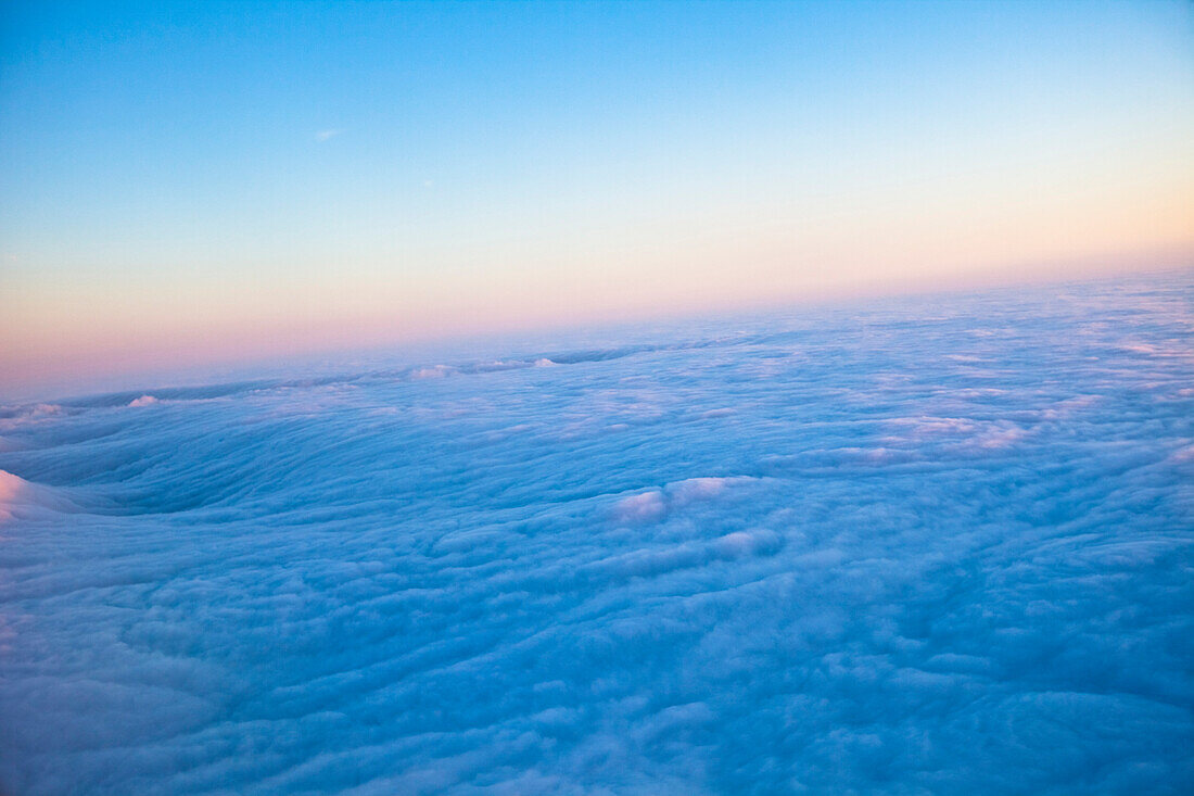 Luftaufnahme von Wolken über San Francisco, Kalifornien, USA, Amerika