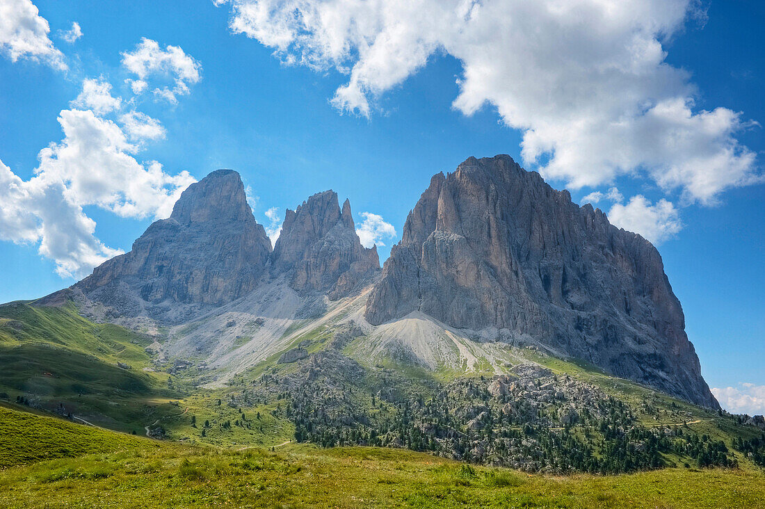 Langkofel with Fuenffingerspitze and Grohmannspitze, Sella pass, Dolomites, South Tyrol, Italy, Europe