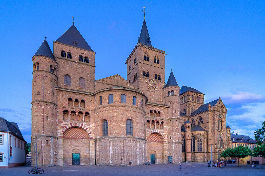 Blick auf die Hohe Domkirche St. Peter, Trier, Rheinland-Pfalz, Deutschland, Europa