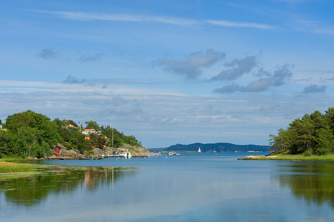 Blick auf Fjord bei Marstrand, Bohuslan, Västra Götalands län, Schweden, Europa