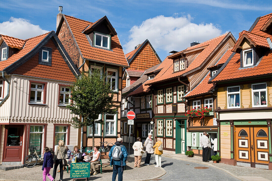 Smallest house, street with timber framed houses, old town, Wernigerode, Harz, Saxony-Anhalt, Germany