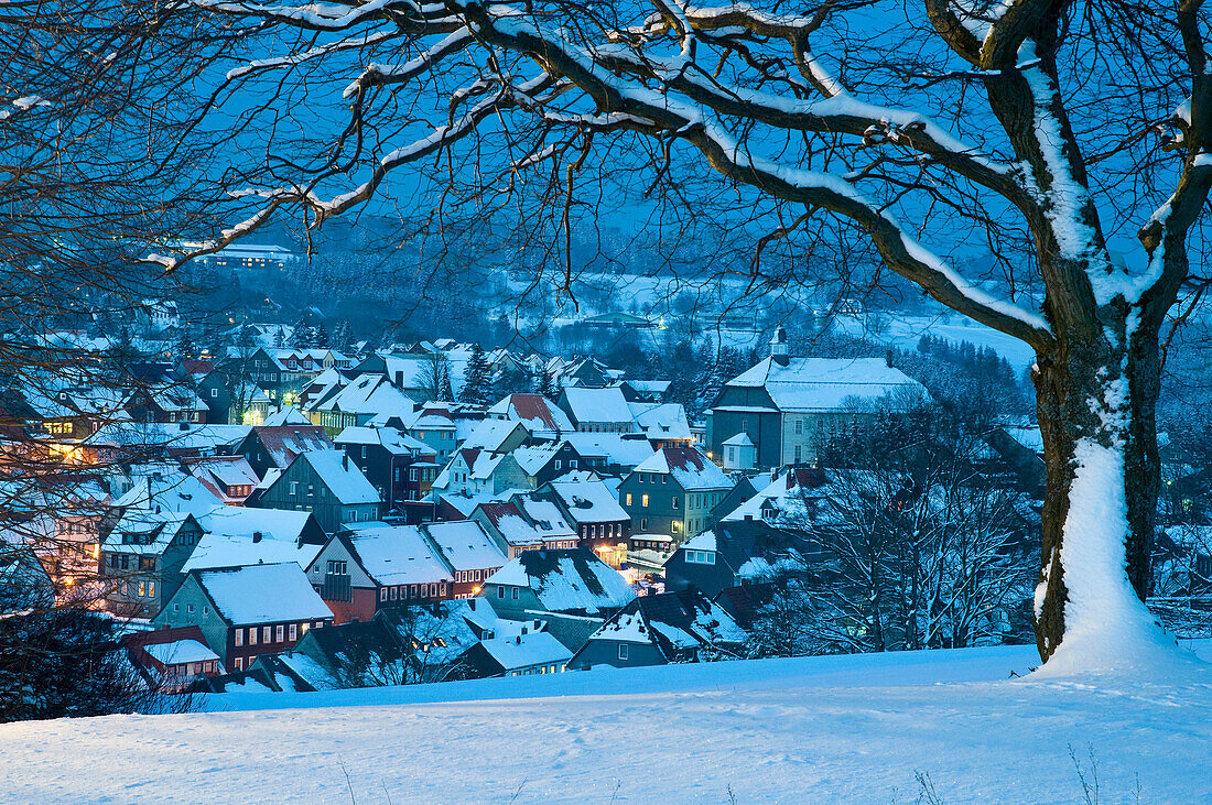 View on St Andreasberg from Glockenberg at dusk, snow, winter, Harz, Lower Saxony, Germany