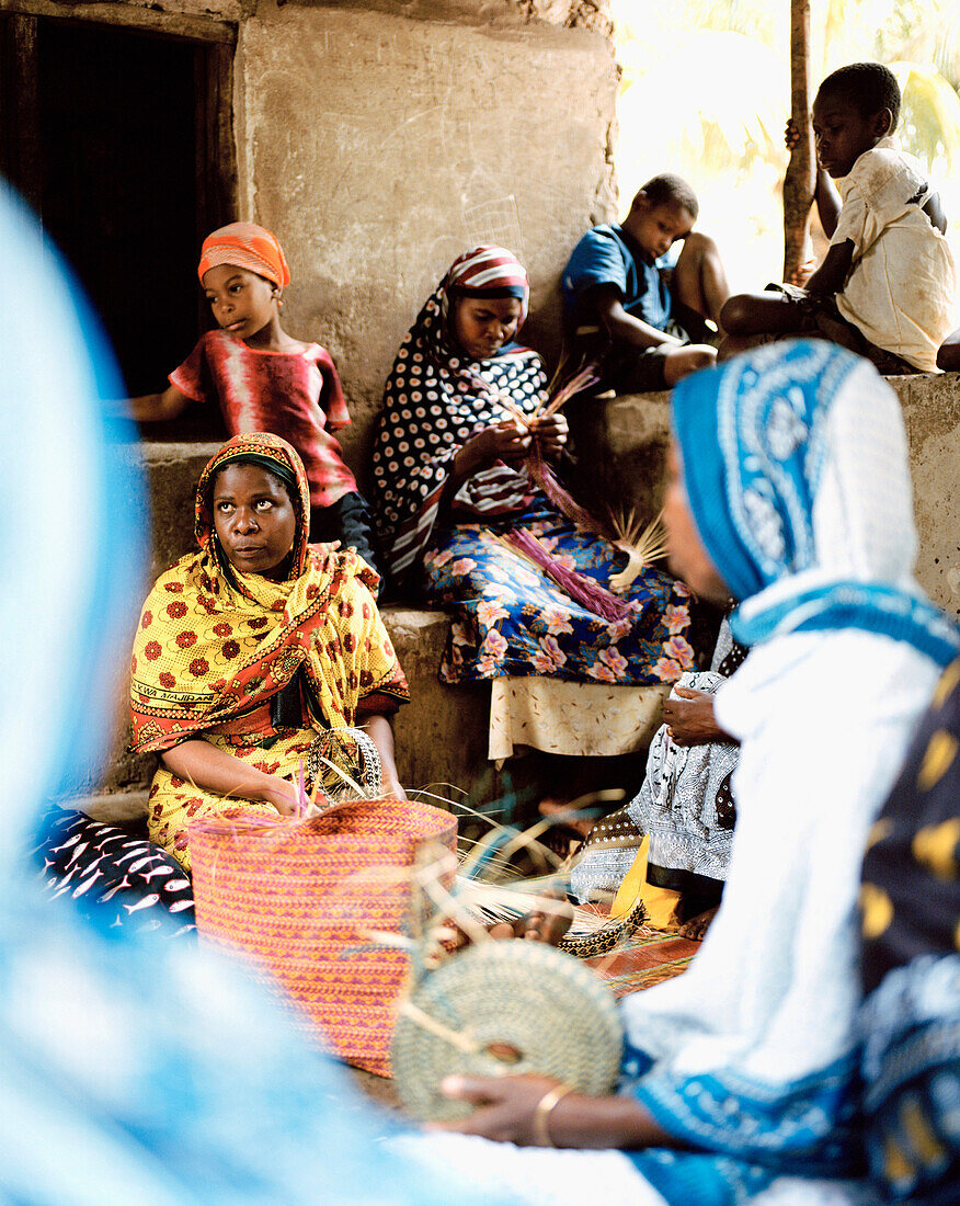 Traditional Ukili Plaiting, date palm leaves get braid into bags, craftwork project Moto, cooperative near Kisomanga (Uroa), east coast, Zanzibar, Tanzania, East Africa