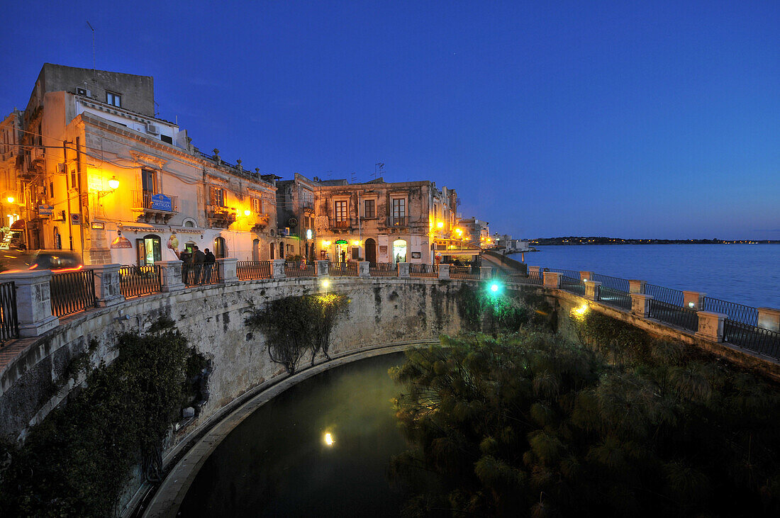 Fonte Aretusa at night, Siracusa, eastcoast, Sicily, Italy