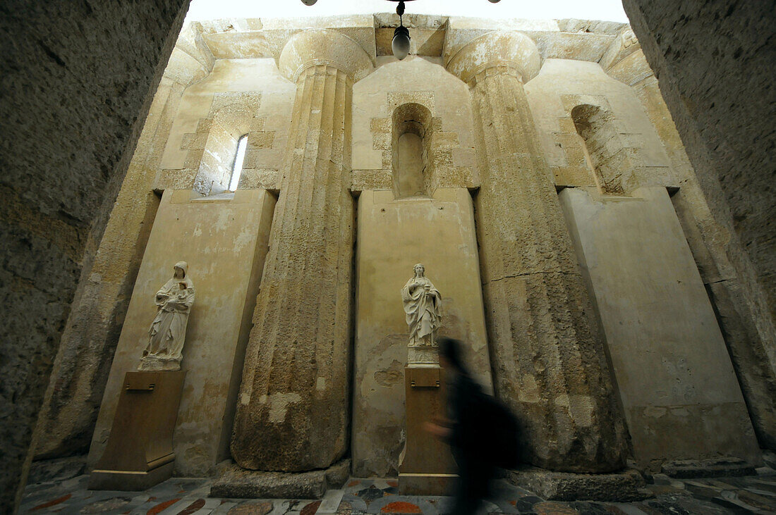 Innenaufnehame der Kathedrale von Syrakus, Duomo di Siracusa, Siracusa, Ortygia, Ostküste, Sizilien, Italien
