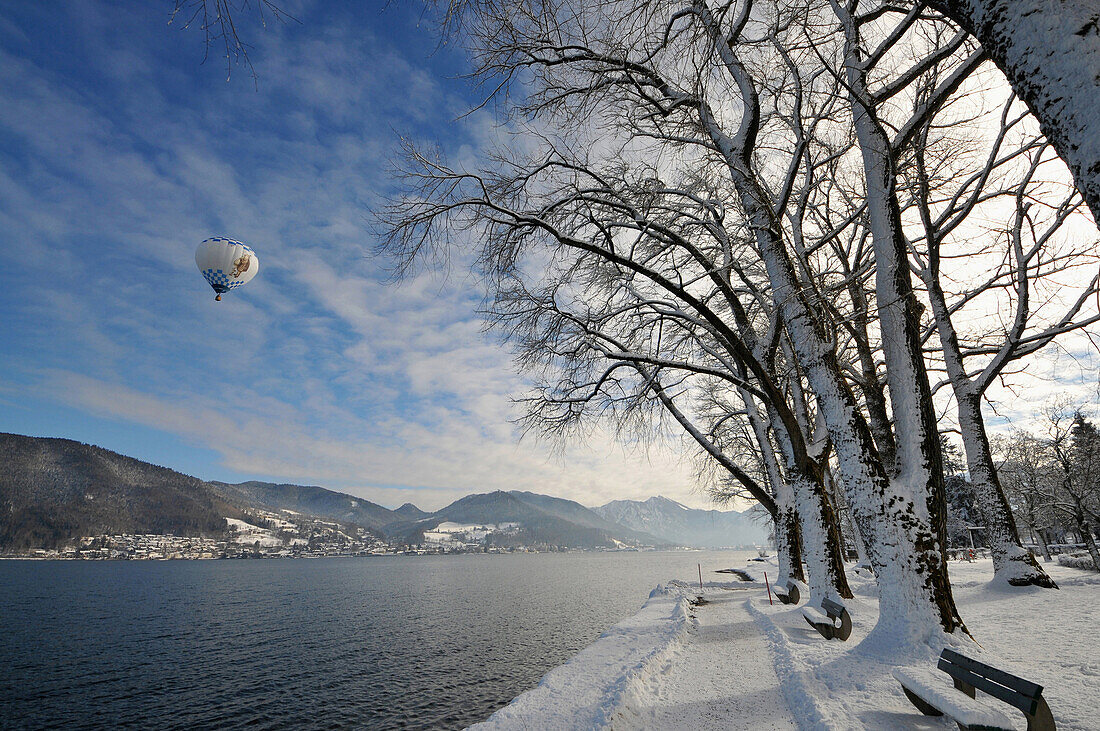 Mongolfiade in Bad Wiessee am Tegernsee, Bayern im Winter, Deutschland