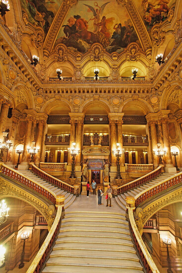 Treppenhaus in der Opera Garnier, Paris, Frankreich, Europa