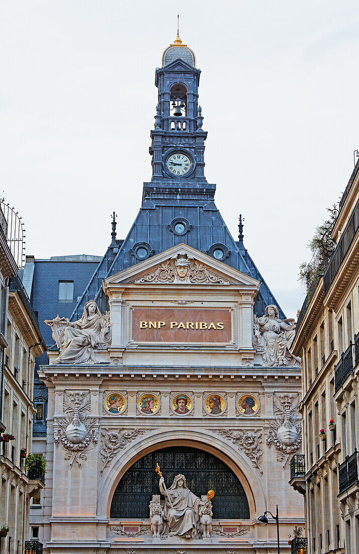 Detail des Gebäudes der BNP Paribas, Rue de Rougemont, Paris, Frankreich, Europa