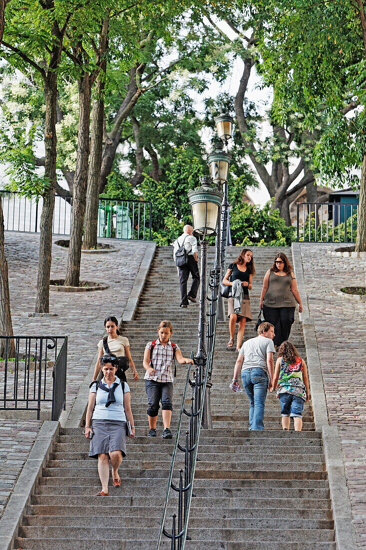 Menschen auf der Treppe zum Montmartre, Paris, Frankreich, Europa