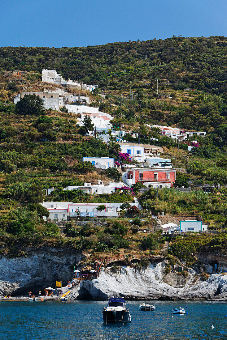 Küstenlandschaft im Sonnenlicht, Cala Fonte, Insel Ponza, Pontinische Inseln, Latium, Italien, Europa