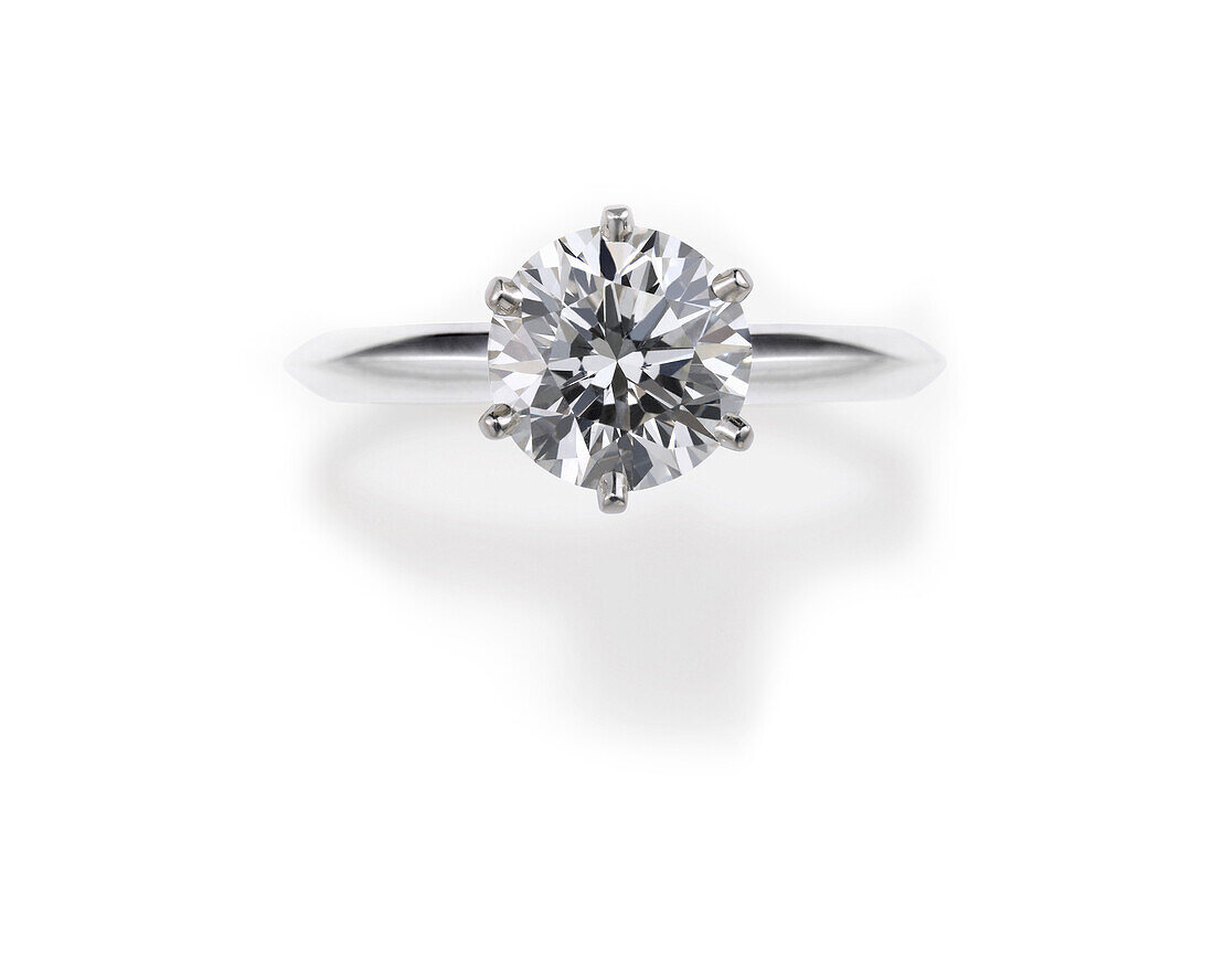 Round Cut Diamond Engagement Ring