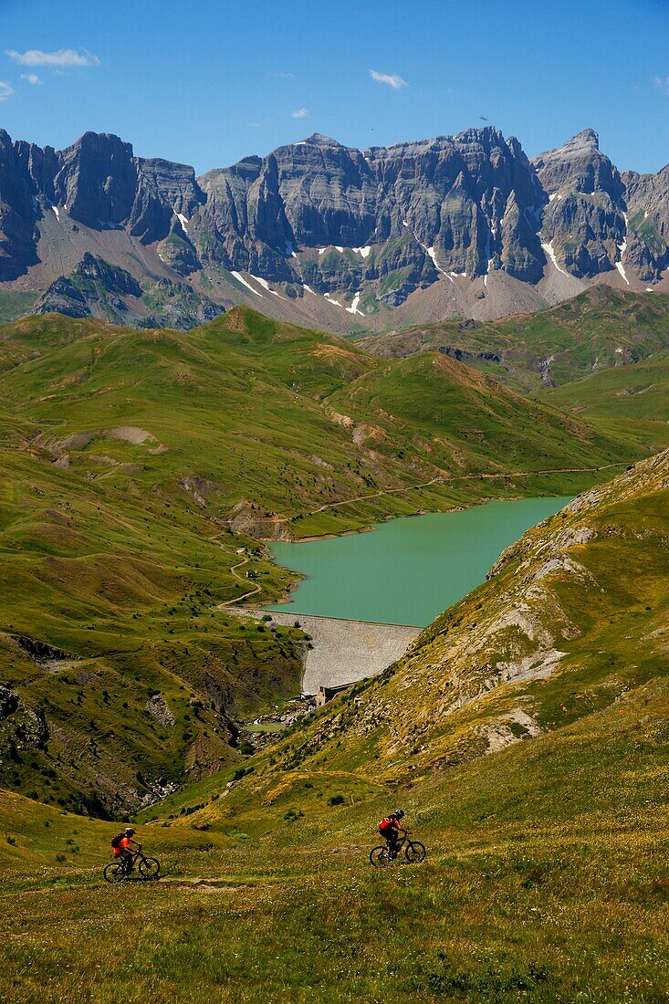 Cycling Punta del Pacino Valle de Tena Pyrenees Huesca Pyrenees Spain