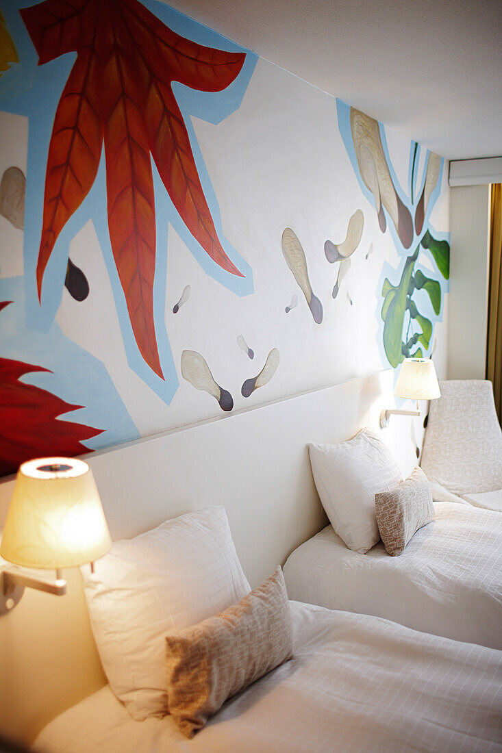 L room TWIN, Fresco by artist Debbie Thamara De Leau, Hotel BLOOM, Brussels, Belgium