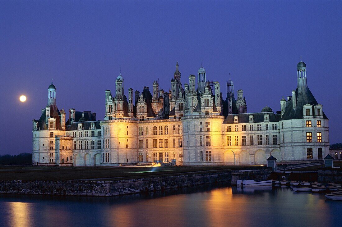 Chambord, Chambord Castle, Chateau de Chambord, Clo. Castle, Chambord, Chateau, Closson, France, Europe, Holiday, Landmark, Loire valley, Night, River, Tourism, Travel, Vacation, Vi