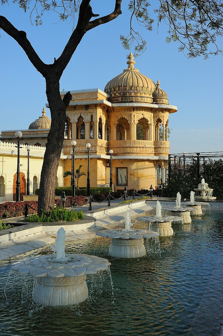 India, Rajasthan, Udaipur, Lake Pichola, Jag Mandir palace