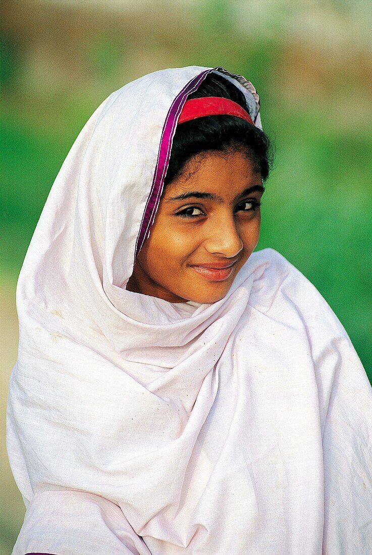 Pakistan, Takht-i-Bahi region, Schoolgirl