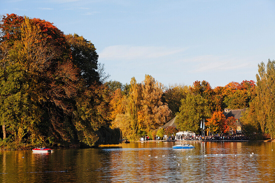 Lake Kleinhesseloher See and Seehaus beergarden in autumn, Englischer Garten, English garden, Schwabing, Munich, Upper Bavaria, Bavaria, Germany, Europe