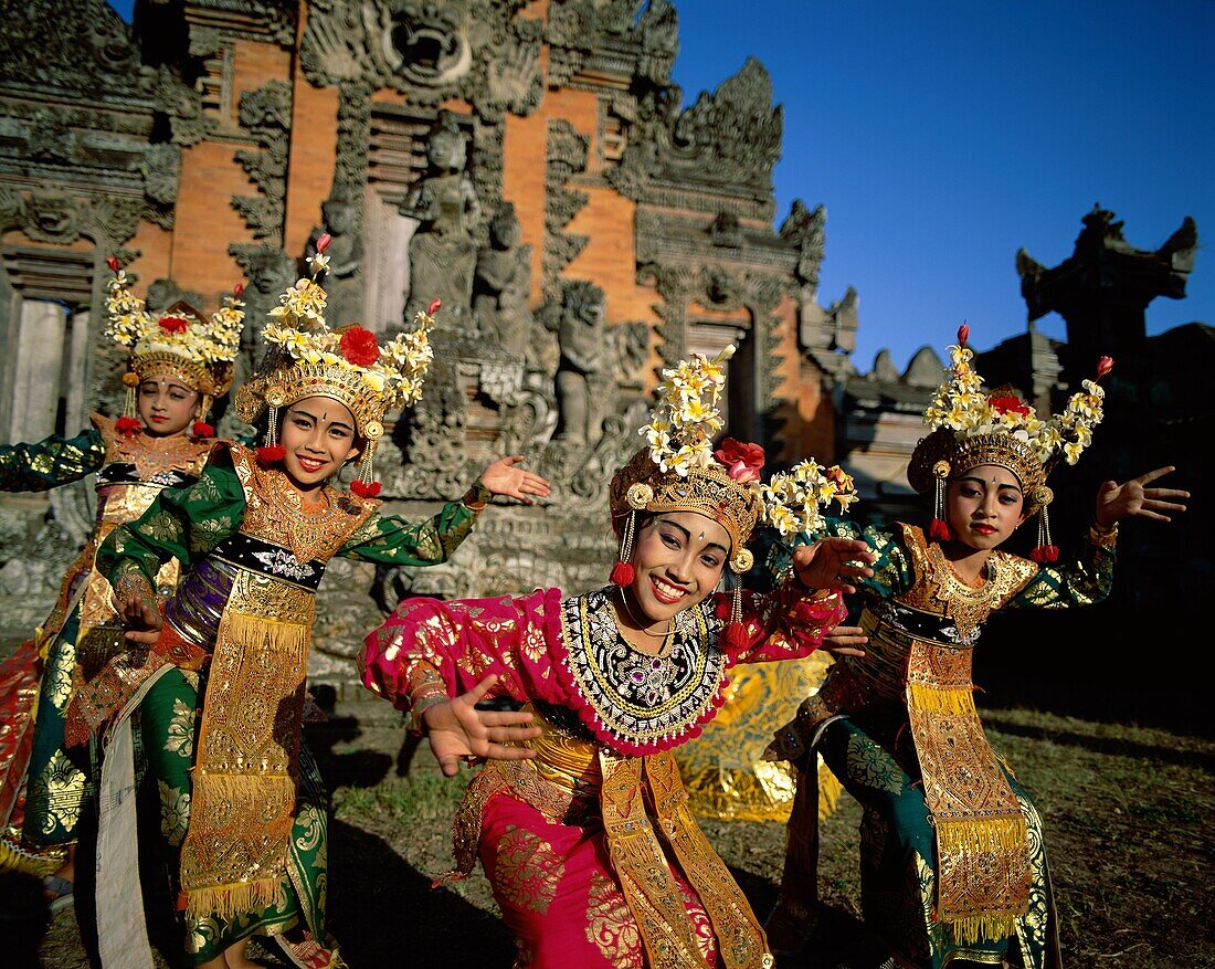 Bali, Balinese, costumes, dance, dancers, dancing, . Bali, Asia, Balinese, Costumes, Dance, Dancers, Dancing, Elaborate, Entertainers, Entertainment, Gesture, Gesturing, Group, Head