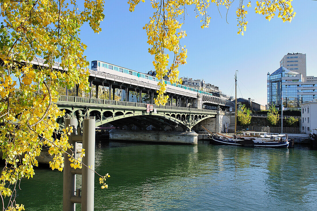 France, Ile-de-France, Paris, 15th, Bank of the Seine, Bridge(Deck) Bir-Hakeim, Elevated railway