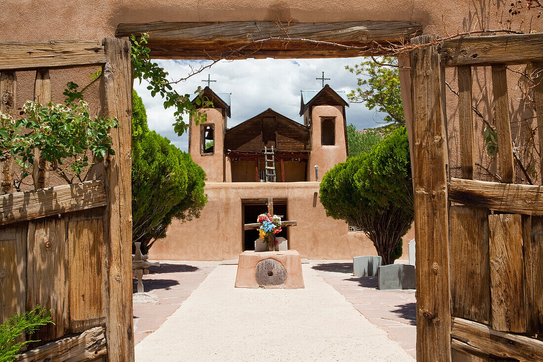 El Santuario de Chimayo, Chimayo, New Mexico, USA