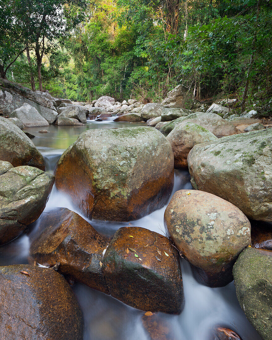 Hin Lad Fluss mit Felsen, Thailand, Insel Koh Samui, Provinz Surat Thani, Thailand
