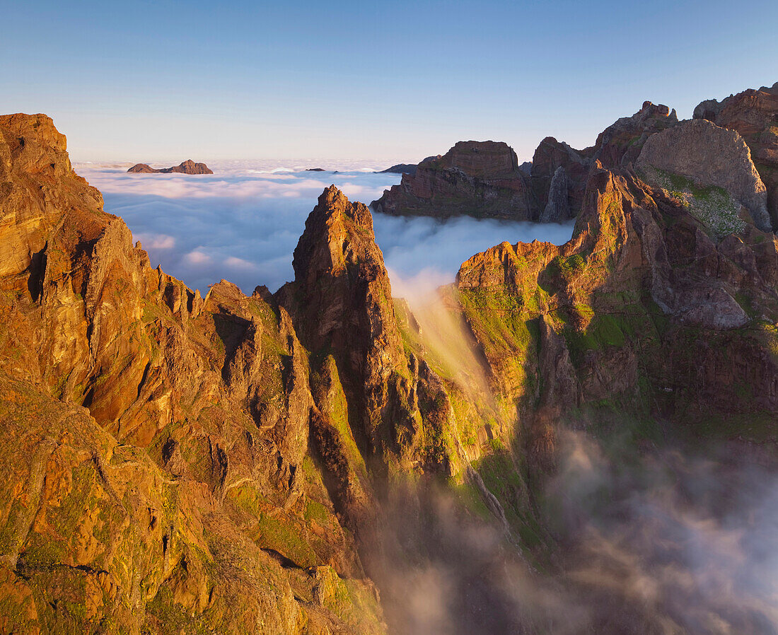 Pico Gato, Blick vom Miradouro Ninho da Manta, Pico do Arieiro, Madeira, Portugal