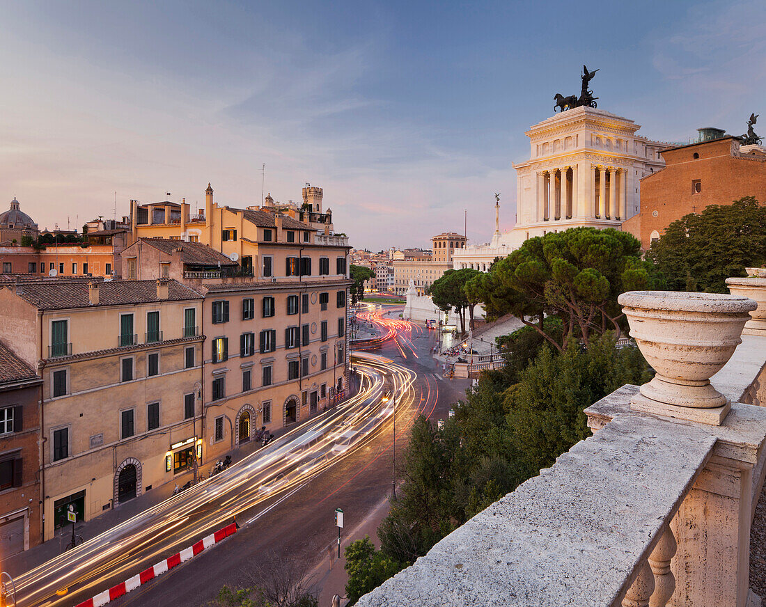 Via del Teatro Marcello, Santa Maria in Aracoeli, Monumento Vittorio Emanuele II, Rome, Lazio, Italy