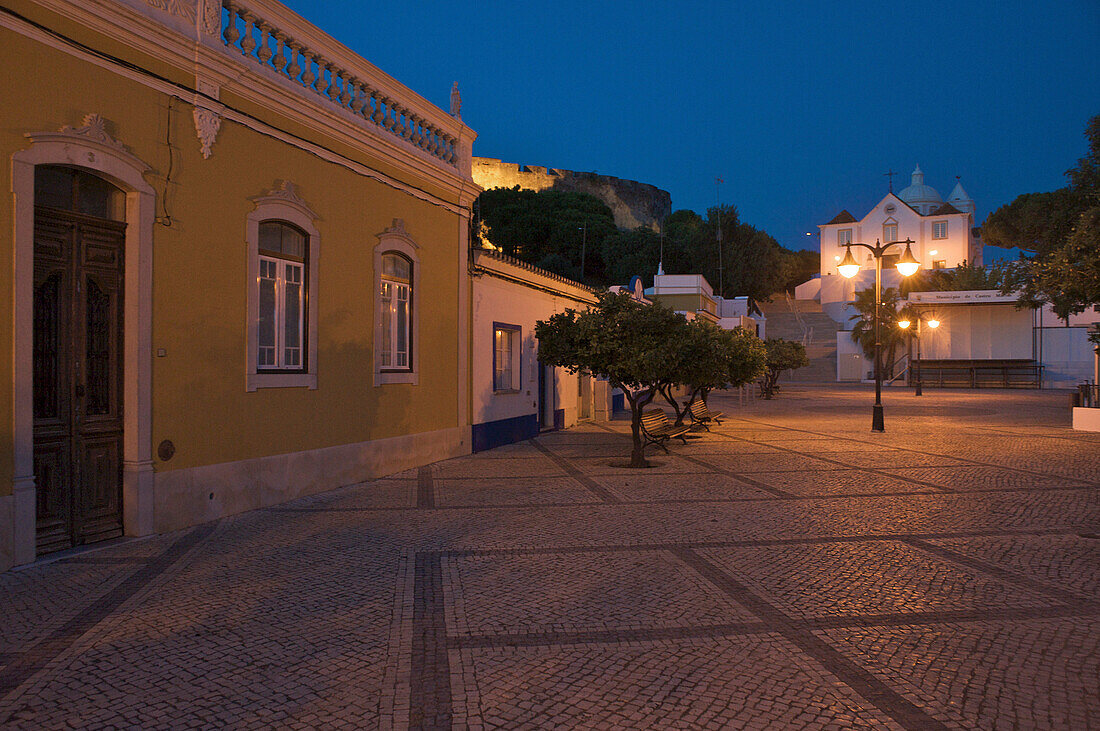 Abendliches Stadtzentrum von Castro Marim, Sotavento, Algarve, Portugal, Europa