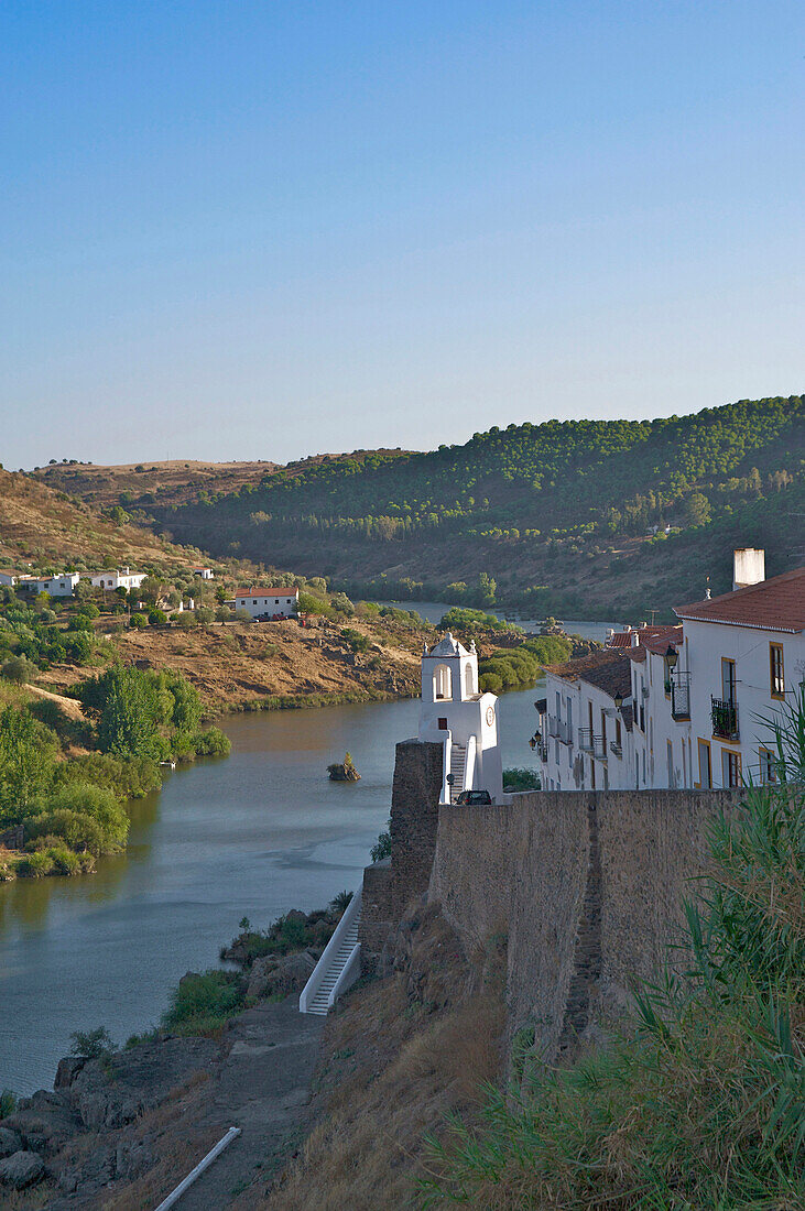 Houses above Rio Guadiana river, Mertola, Alentejo, north of the Algarve, Portugal, Europe