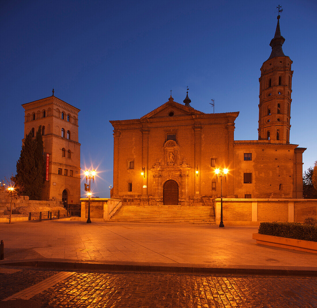 Torreon de la Zuda (left) and the church San Juan de los Panetes in the evening, Zaragoza, Saragossa, province of Zaragoza, Aragon, Northern Spain, Spain, Europe