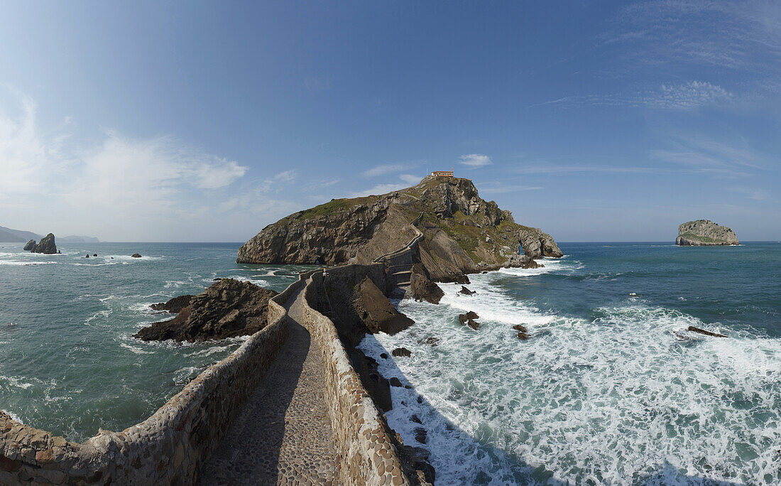 Seefahrer Kapelle auf einer Felseninsel, San Juan de Gaztelugatxe, Kap von Matxitxako, Provinz Guipuzcoa, Baskenland, Nordspanien, Spanien, Europa