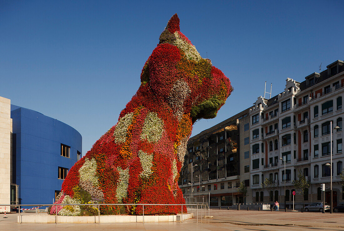 Sculpture Puppy in front of the Guggenheim Museum of modern and contemporary art, Bilbao, Province of Biskaia, Basque Country, Euskadi, Northern Spain, Spain, Europe