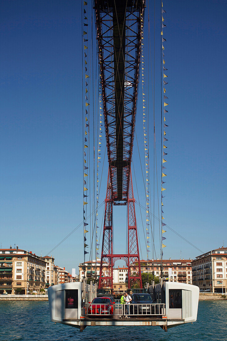 Puente Colgante, Puente Transbordador, Schwebebrücke, Stahlbau von Alberto de Palacio und Ferdinand Joseph Arnodin, Puente de Viskaya, 19.Jhd., UNESCO Welterbe, Rio Nervion, Portugalete (l.) und Getxo (r.), Vororte von Bilbao, Provinz Biskaia, Baskenland,