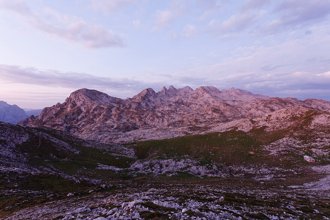 Western Picos de Europa, near Mountain hut Refugio Vega de Ario, Parque Nacional de los Picos de Europa, Picos de Europa, Province of Asturias, Principality of Asturias, Northern Spain, Spain, Europe