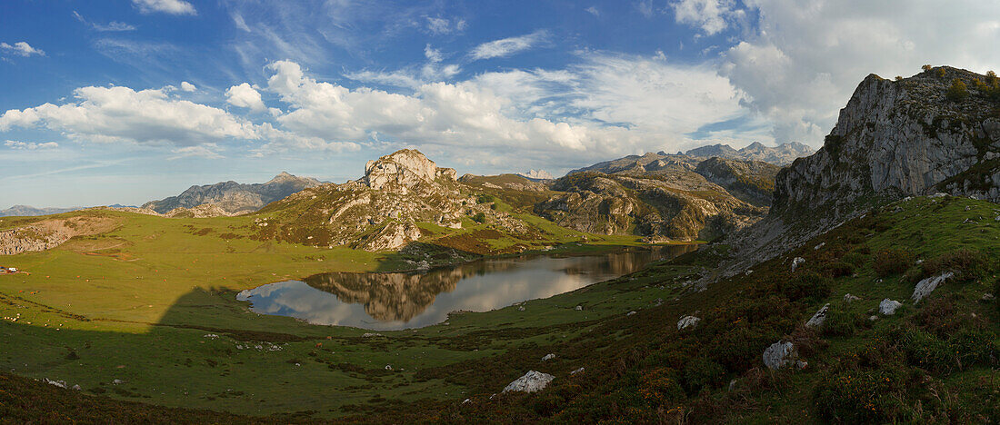 The lake Lago de la Ercina in the sunlight, Parque Nacional de los Picos de Europa, Picos de Europa, Province of Asturias, Principality of Asturias, Northern Spain, Spain, Europe