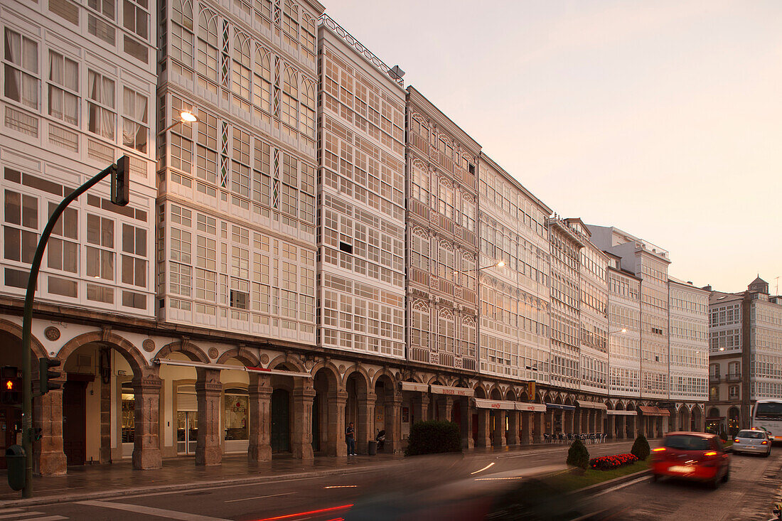 Galerias, verglaste Balkone, Paseo Maritimo, Hafenpromenade, La Coruna, A Coruna, Camino Ingles, Camino de Santiago, Jakobsweg, Pilgerweg, Provinz La Coruna, Galicien, Nordspanien, Spanien, Europa