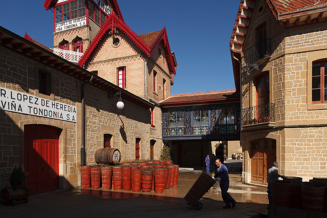 Bodega R. Lopez de Heredia, Vina Tondonia, Weinkellerei, Weingut, Haro, Camino Vasco del interior, Jakobsweg, Camino de Santiago, Pilgerweg, La Rioja, Nordspanien, Spanien, Europa