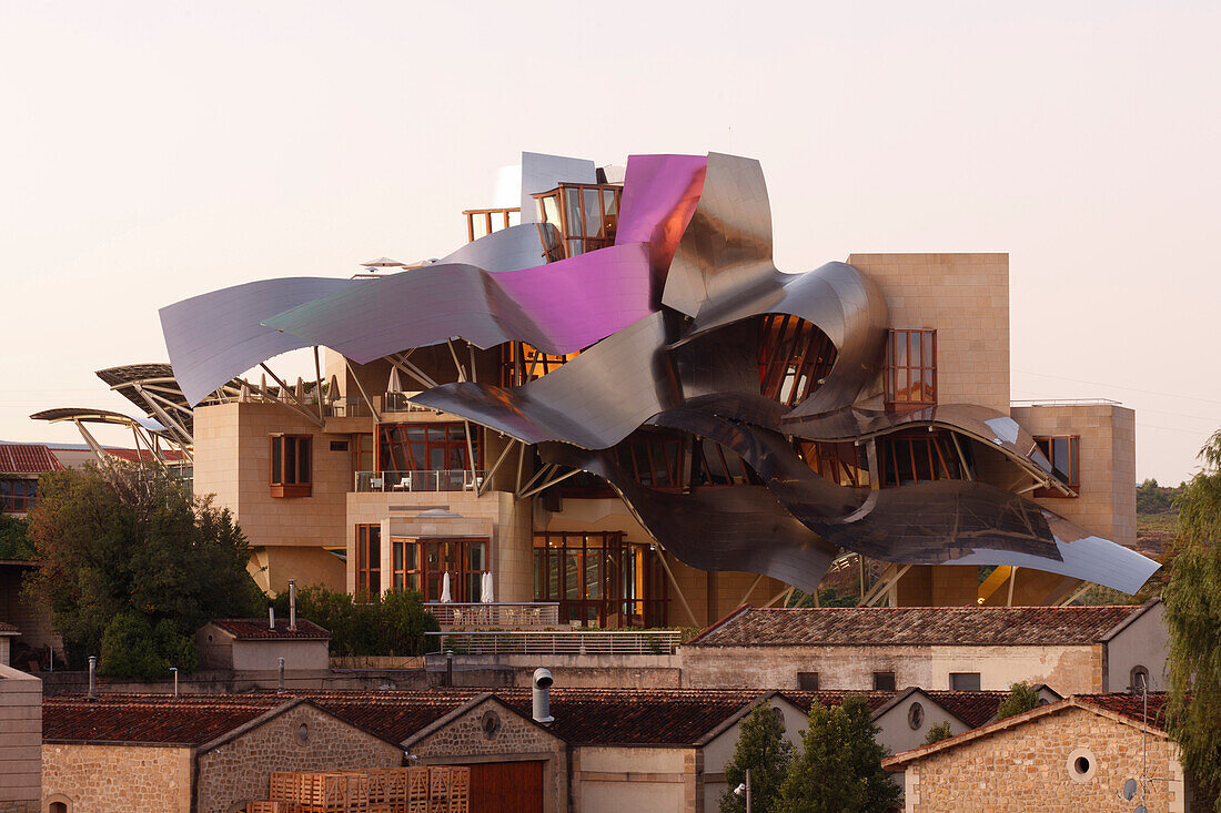 Hotel Marques de Riscal, Architekt Frank Gehry, Bodega Herederos del Marques de Riscal, Weingut, Elciego, Dorf, La Rioja Alavesa, Provinz Alava, Euskadi, Baskenland, Nordspanien, Spanien, Europa