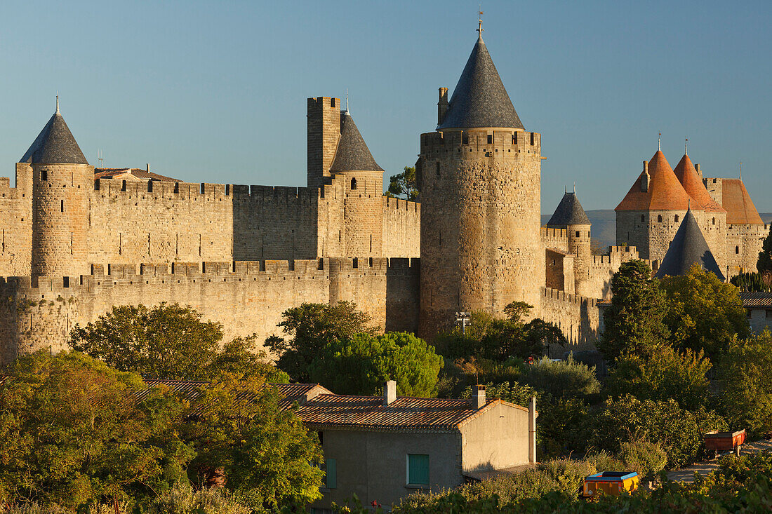 Cite von Carcassonne, historic town centre, town wall, fortress, fortified town, Carcassonne, UNESCO World Heritage Site, Pyrenees Way, Way of St. James, Departement Aude, Region Languedoc-Roussillon, Frankreich, Europa