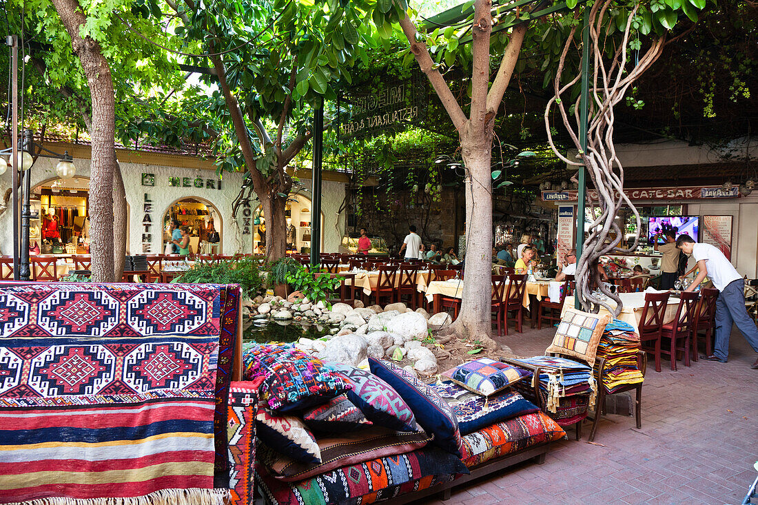 Restaurant im Bazar der Altstadt von Fethiye, lykische Küste, Mittelmeer, Türkei