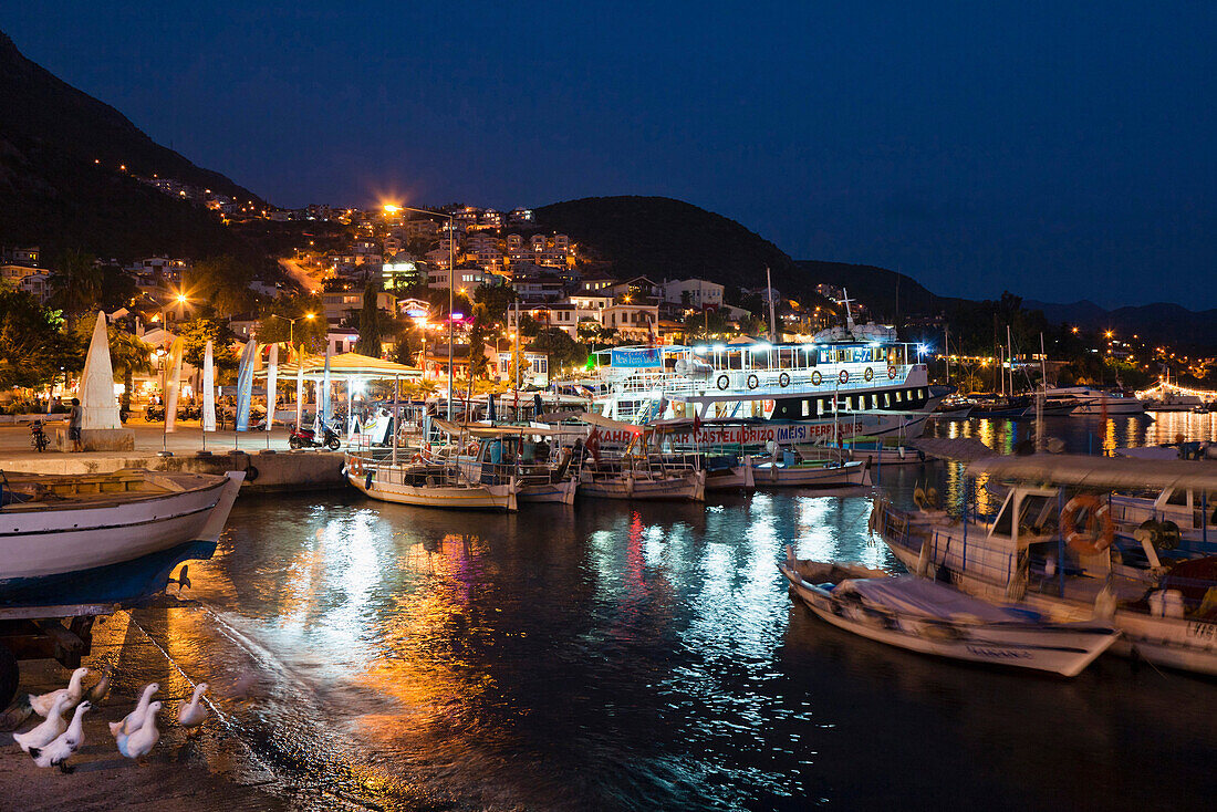 Hafen von Kas bei Nacht, lykische Küste, Lykien, Mittelmeer, Türkei, Kleinasien