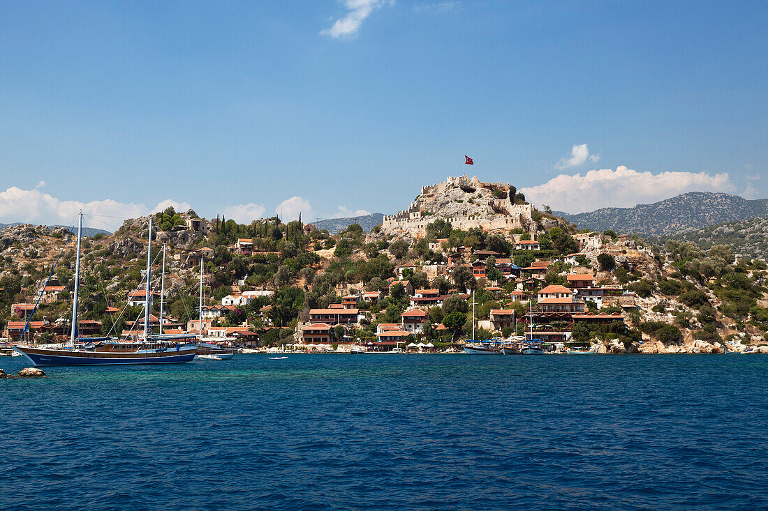 Simena mit Burg von Kaleköy, lykische Küste, Mittelmeer, Türkei