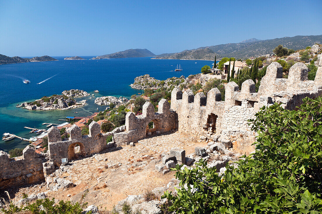 Simena mit Burg von Kaleköy, lykische Küste, Mittelmeer, Türkei