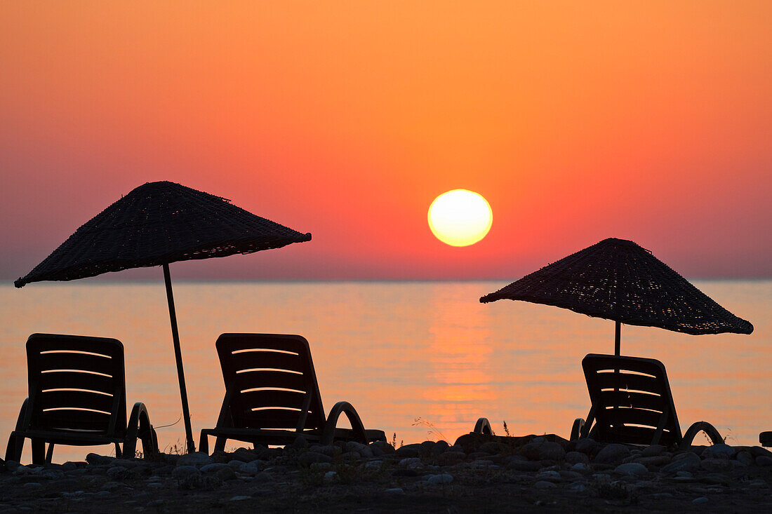 Sonnenaufgang am Strand von Cirali, lykische Küste, Mittelmeer, Türkei, Kleinasien