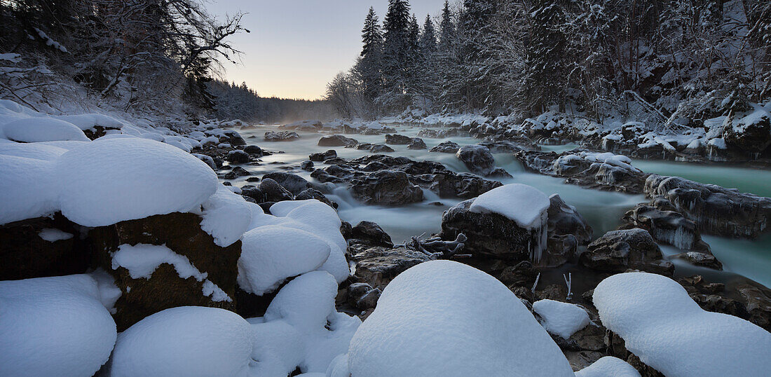 Vereiste Enns im Nationalpark Gesäuse, Ennstaler Alpen, Steiermark, Österreich, Europa